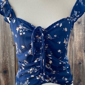 Trendy blue floral crop top